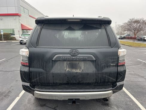 Used 2022 Toyota 4Runner TRD Off-Road Premium image 8