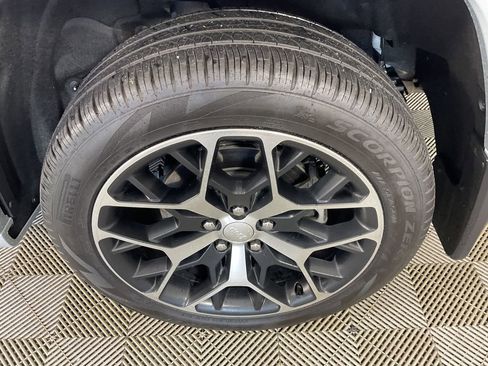 Used 2023 Jeep Grand Cherokee Summit AWD/4WD image 6