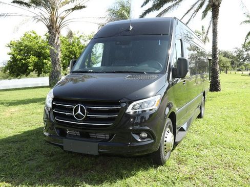 Used 2024 Mercedes-Benz Sprinter 3500 image 4