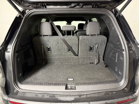 Used 2024 Chevrolet Traverse LT AWD/4WD image 8
