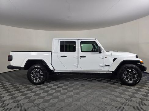 New 2026 Jeep Gladiator Sport AWD/4WD image 3