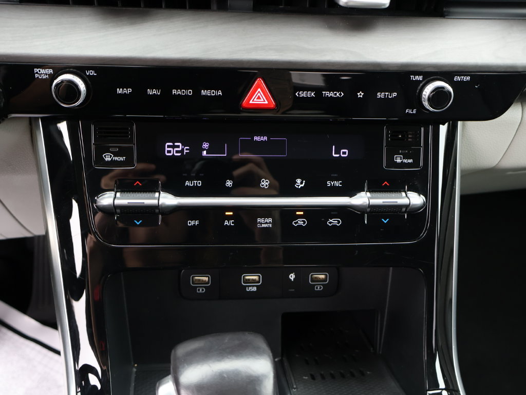 Certified 2023 Kia Carnival EX FWD image 25