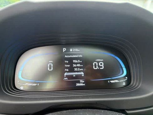 Used 2024 Hyundai Venue SEL FWD image 28