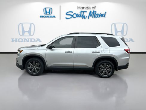 Used 2023 Honda Pilot Sport image 4