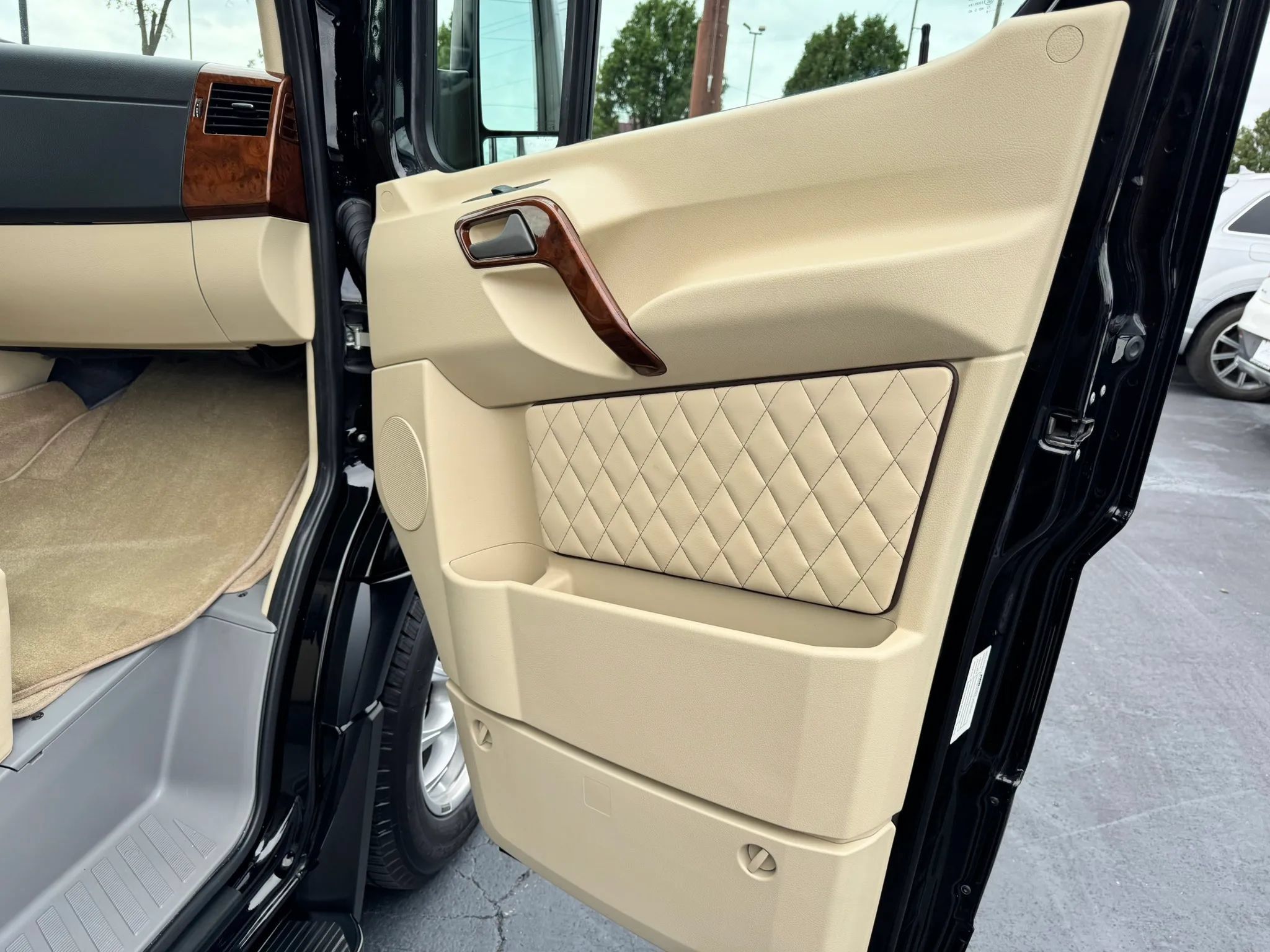 Used 2016 Mercedes-Benz Sprinter 2500 image 13