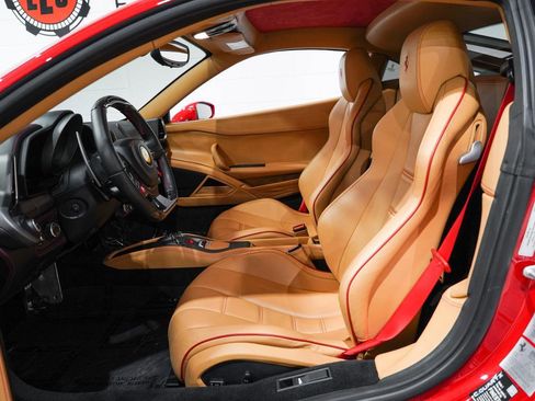 Used 2015 Ferrari 458 Italia image 8