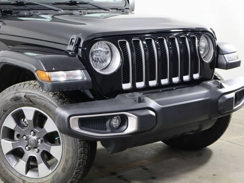 Used 2018 Jeep Wrangler Unlimited Sahara AWD/4WD image 37