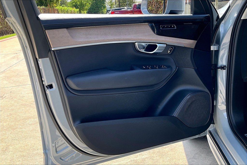 Certified 2026 Volvo XC90 B6 Plus AWD/4WD image 24