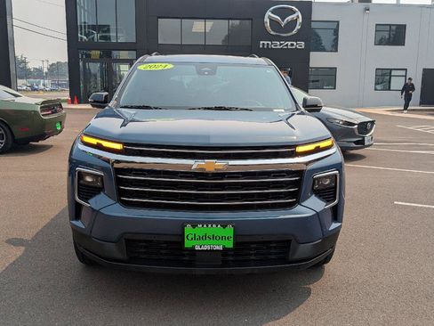 Used 2024 Chevrolet Traverse LT w/ Enhanced Driving Package FWD image 9
