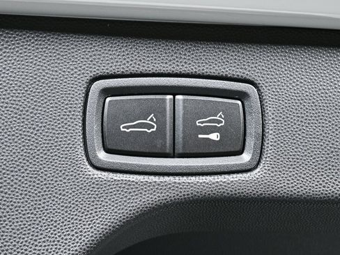 New 2025 Porsche Macan 4S Electric image 37