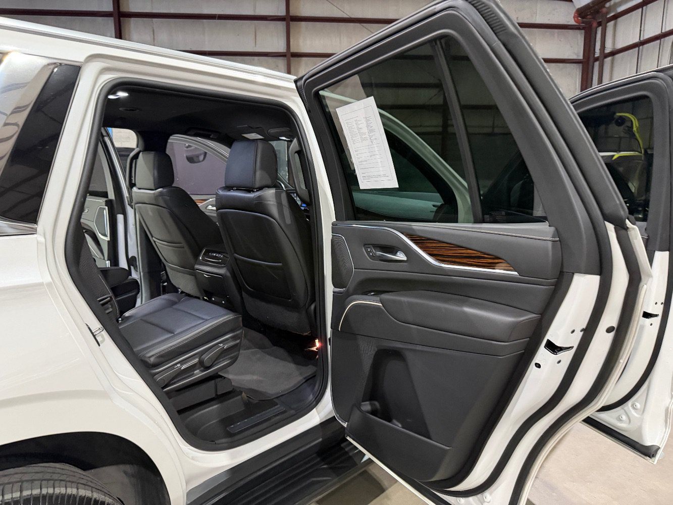 Used 2022 Cadillac Escalade Luxury AWD/4WD image 21