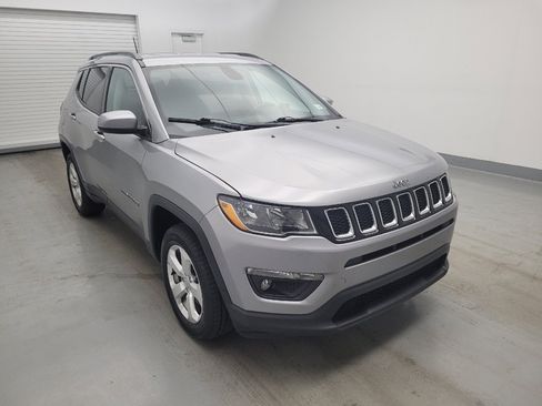 Used 2019 Jeep Compass Latitude w/ Cold Weather Group AWD/4WD image 13