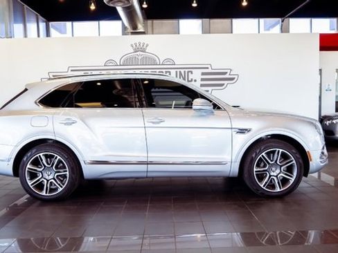 Used 2018 Bentley Bentayga image 4