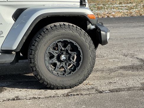 Used 2023 Jeep Wrangler Sahara image 6