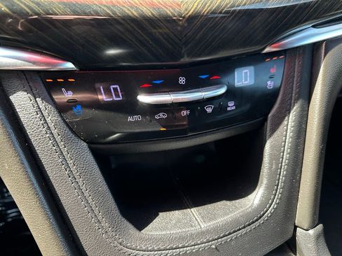 Used 2020 Cadillac XT6 Premium Luxury AWD/4WD image 27