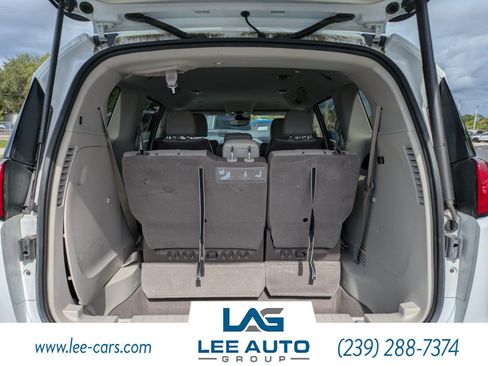 Used 2018 Chrysler Pacifica Touring-L w/ Advanced Safetytec Group FWD image 11