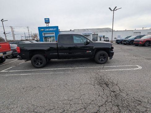 Used 2018 Chevrolet Silverado 1500 LT w/ Midnight Edition image 4