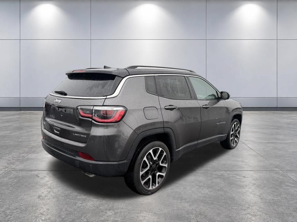 Used 2021 Jeep Compass Limited w/ Elite Exterior Group AWD/4WD image 3