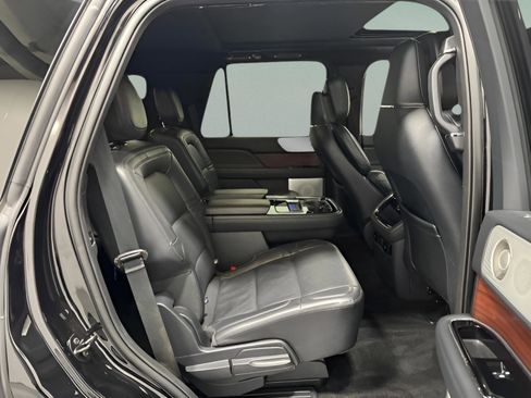 Used 2023 Lincoln Navigator Reserve image 12