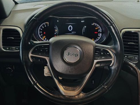 Used 2019 Jeep Grand Cherokee Laredo AWD/4WD image 43