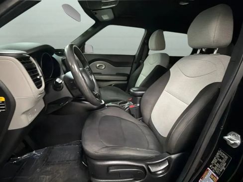 Used 2016 Kia Soul FWD image 18