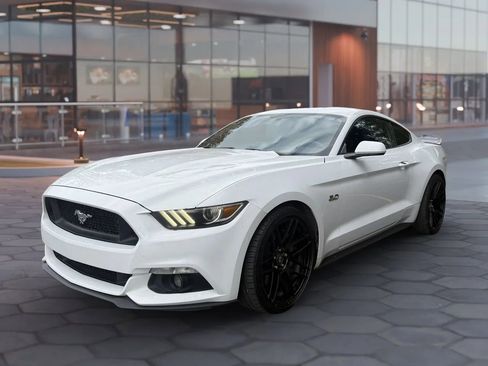 Used 2015 Ford Mustang GT image 3