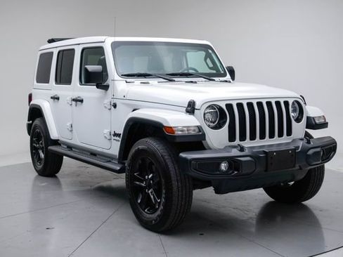 Used 2019 Jeep Wrangler Unlimited Sahara AWD/4WD image 9