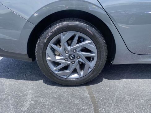 Used 2024 Hyundai Elantra SEL FWD image 9