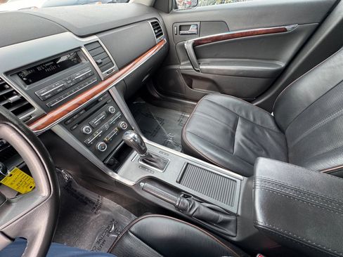 Used 2011 Lincoln MKZ image 18