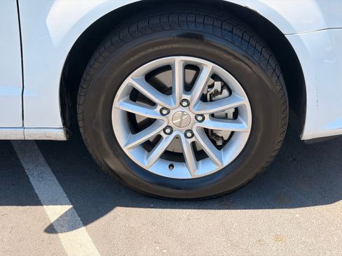 Used 2015 Dodge Grand Caravan SXT w/ UConnect Hands-Free Group FWD image 8