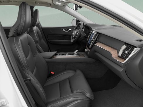 Used 2023 Volvo XC60 B5 Ultimate w/ Climate Package FWD image 27
