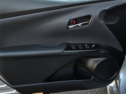 Used 2022 Toyota Prius LE image 10