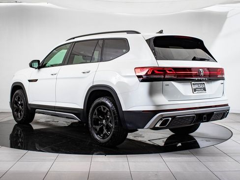 Used 2025 Volkswagen Atlas Peak Edition SE image 6