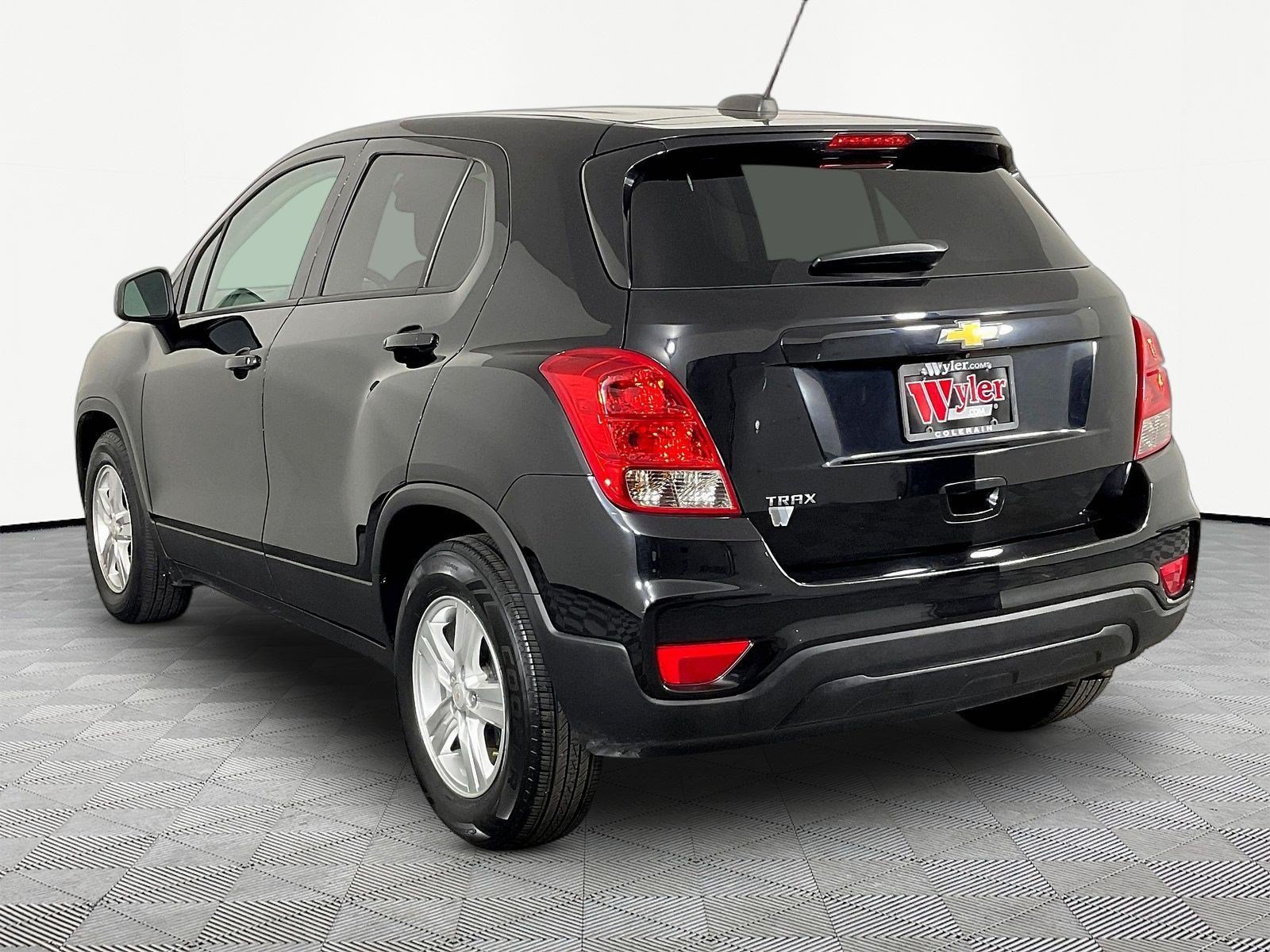 Used 2020 Chevrolet Trax LS w/ Tint and Cruise Package FWD image 4