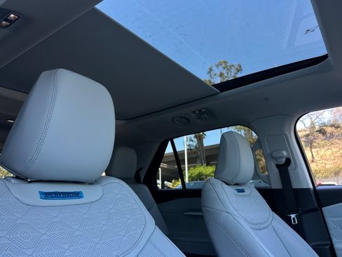 New 2026 Ford Explorer Platinum w/ LUX Leather Package AWD/4WD image 17