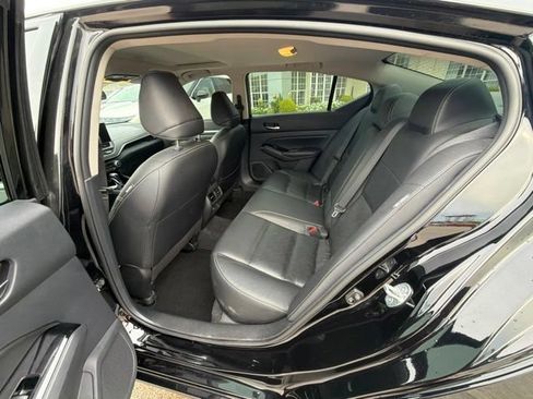 Used 2023 Nissan Altima 2.5 SL FWD image 12