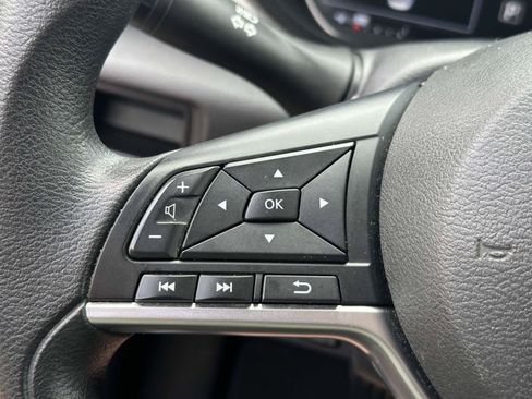 Used 2022 Nissan Versa SV FWD image 22