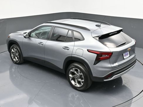 Used 2025 Chevrolet Trax LT w/ Sunroof Package image 45