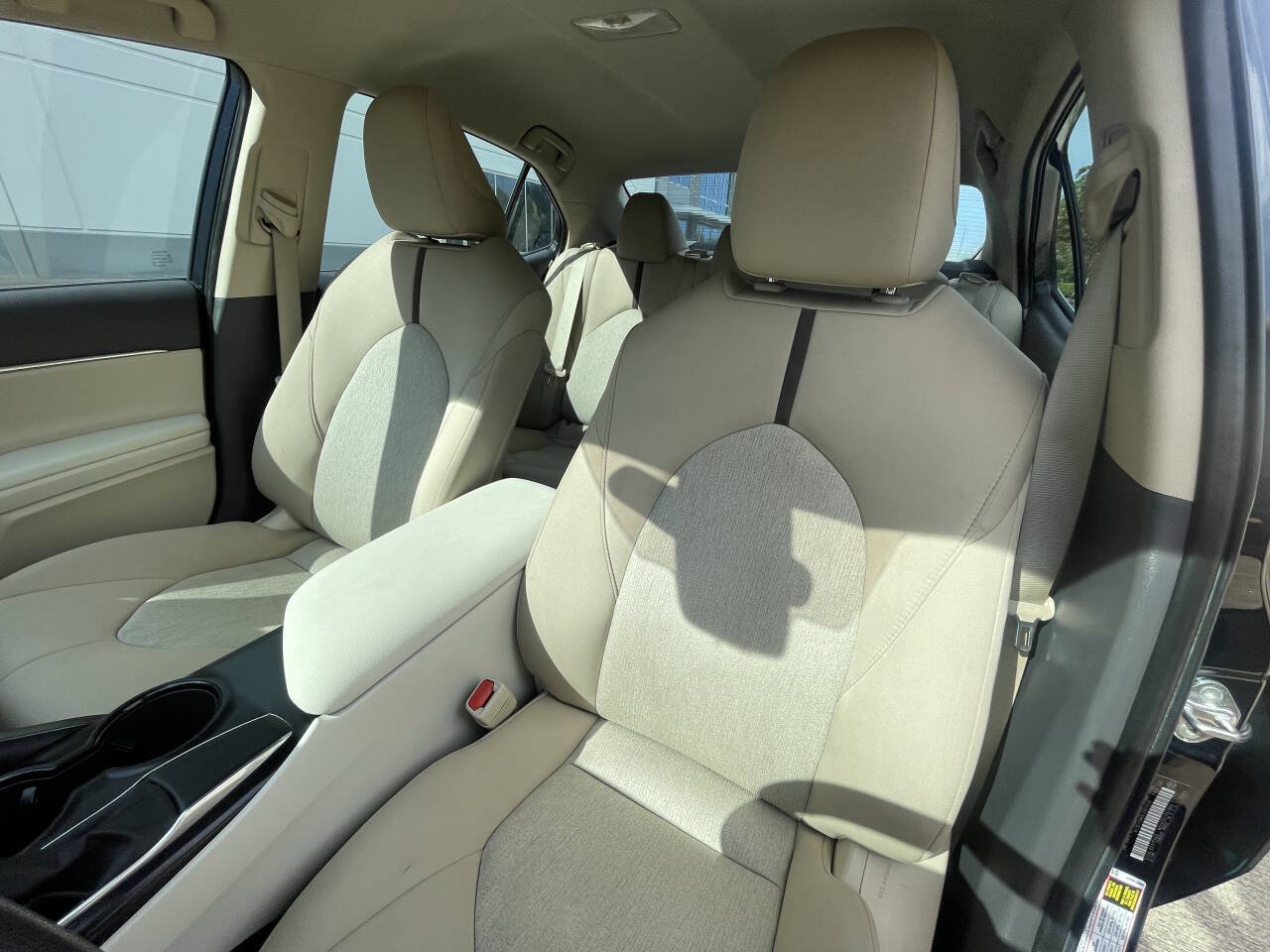 Used 2020 Toyota Camry LE FWD image 10