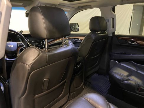 Used 2019 Cadillac Escalade Premium Luxury w/ Escalade Sport Edition image 21