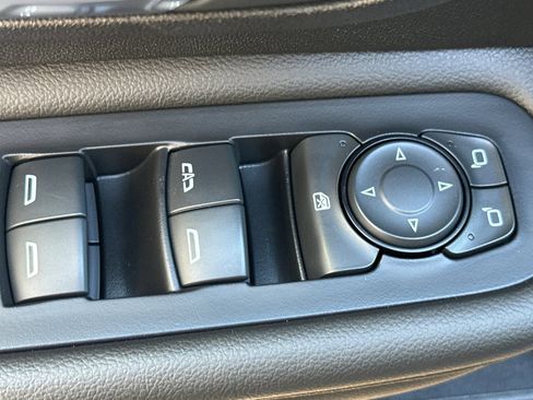 Used 2024 GMC Terrain SLE image 12