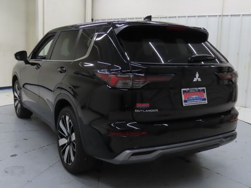 New 2025 Mitsubishi Outlander SE image 5