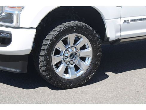Used 2022 Ford F350 Platinum w/ FX4 Off-Road Package AWD/4WD image 6