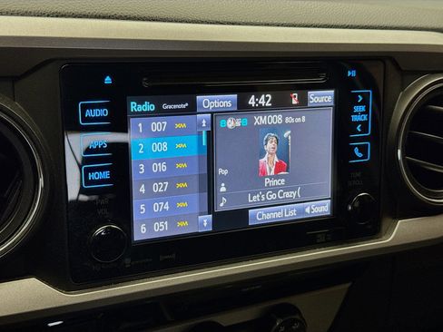 Used 2018 Toyota Tacoma SR5 RWD image 11