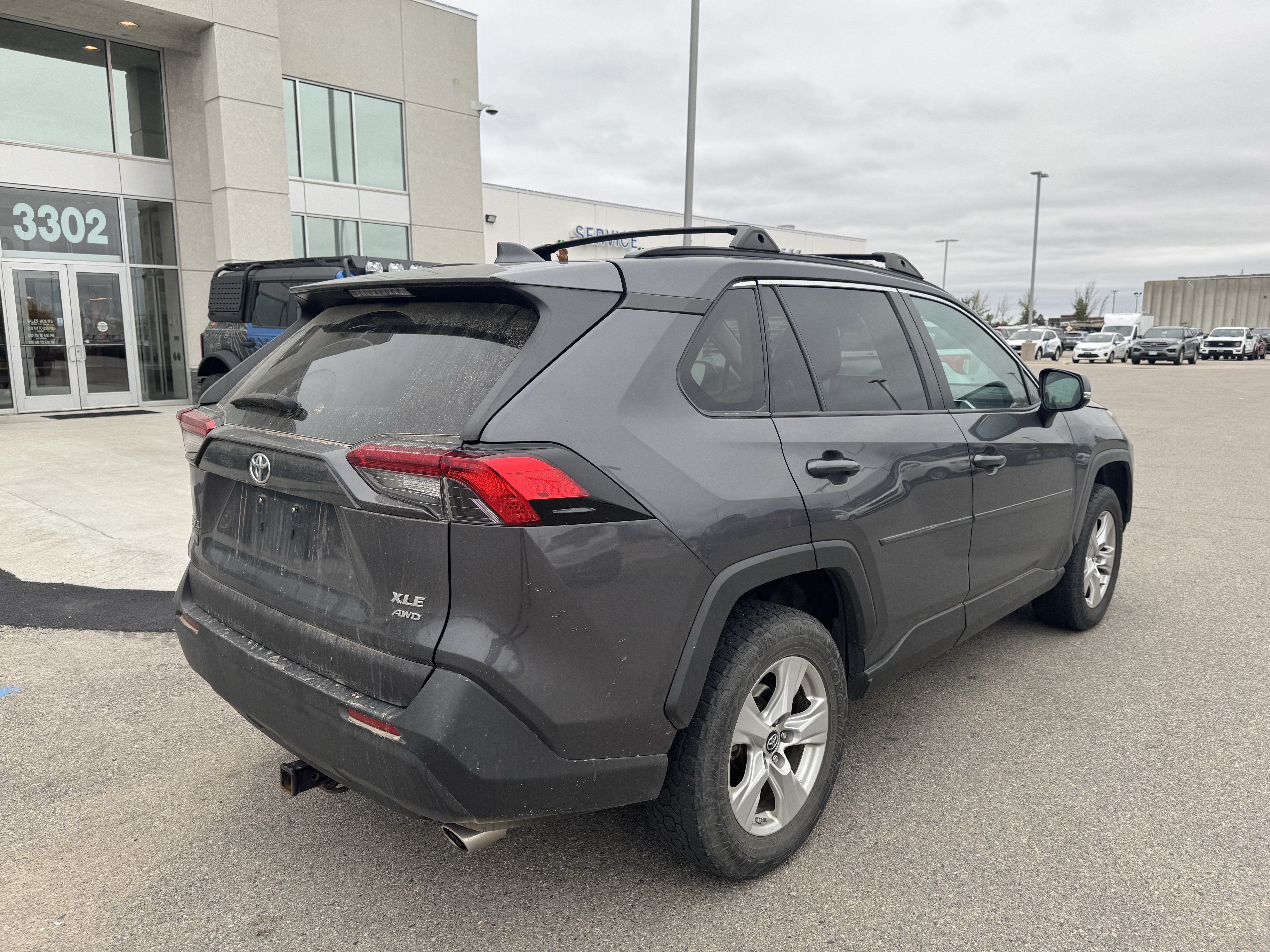 Used 2019 Toyota RAV4 XLE w/ All Weather Liner Package AWD/4WD image 5