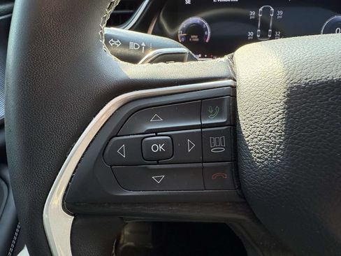 Used 2023 Jeep Grand Cherokee L Laredo AWD/4WD image 24