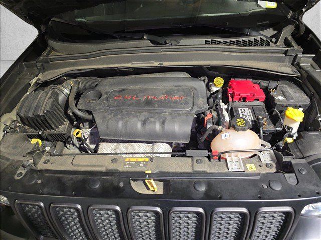 Used 2021 Jeep Renegade Latitude AWD/4WD image 29