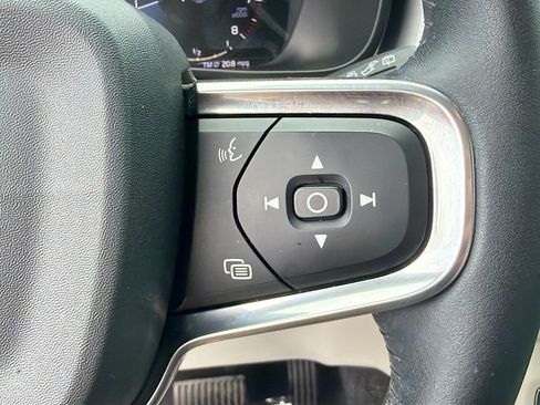 Used 2021 Volvo XC40 T5 Momentum w/ Premium Package AWD/4WD image 37