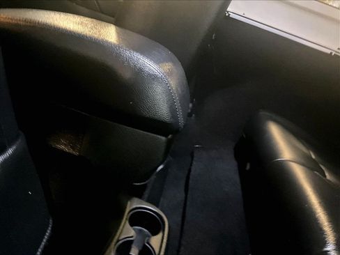 Used 2017 Jeep Wrangler Sahara AWD/4WD image 27