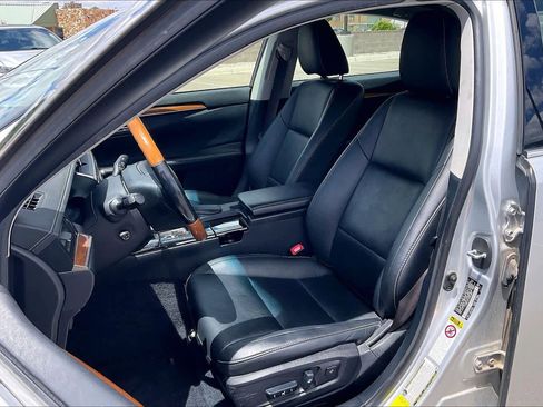 Used 2013 Lexus ES 300h w/ Premium Pkg FWD image 7